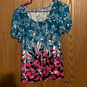 Peaches Floral Print Scrub Top -Medium.